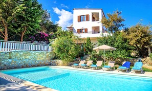 Grand View Villa | HotelPraxis Group