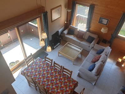 Lovely comfortable apartment near the centre of Morzine with big balcony.