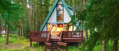 Cozy A-Frame in the forest outside Breckenridge
