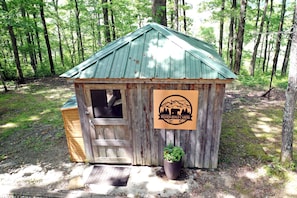 Hot tub enclosure with a 500 gallon, 4-person hot tub with a view