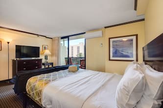 Popular self-contained Apartment in Waikiki Sleeps 2-3 guests.