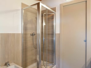 Duschtür, Gebäude, Armatur, Tür, Zapfhahn, Duschkopf, Badezimmer, Dusche, Haus