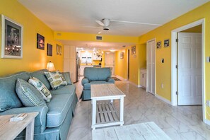 Living Room | Sleeper Sofa | Free WiFi | Central A/C & Heating