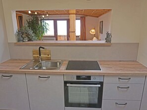 Cabinetry, Comptoir, Evier, Propriété, Meubles, Robinet, Évier, Miroir, Cuisine, Bois