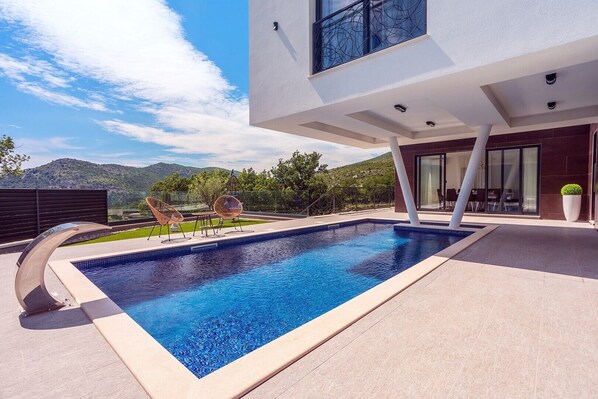 New and stylish Villa Bruna with 32sqm heated pool, sauna, billiard and media room
