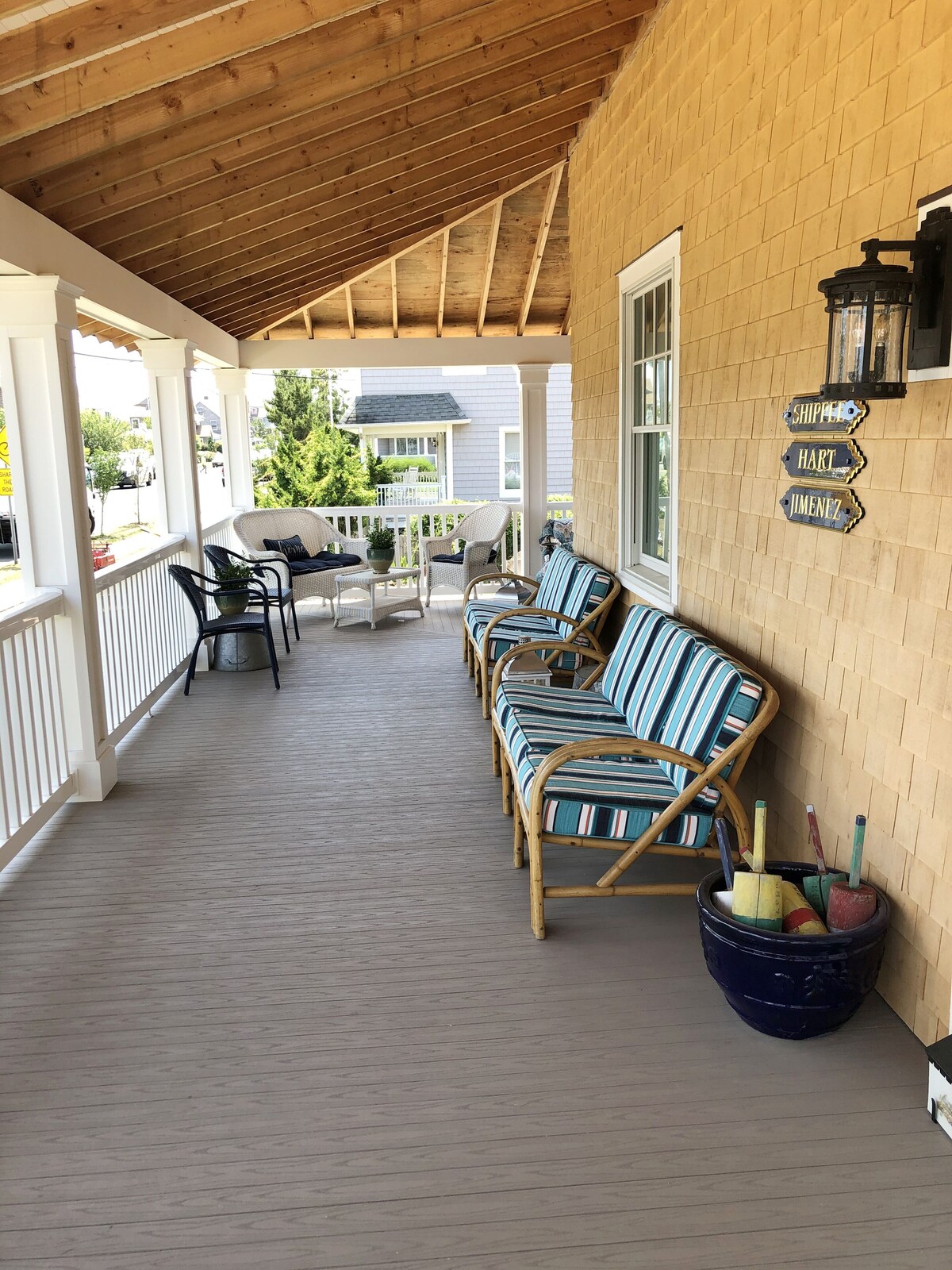 Newly renovated family beach house, walking distance to everything!