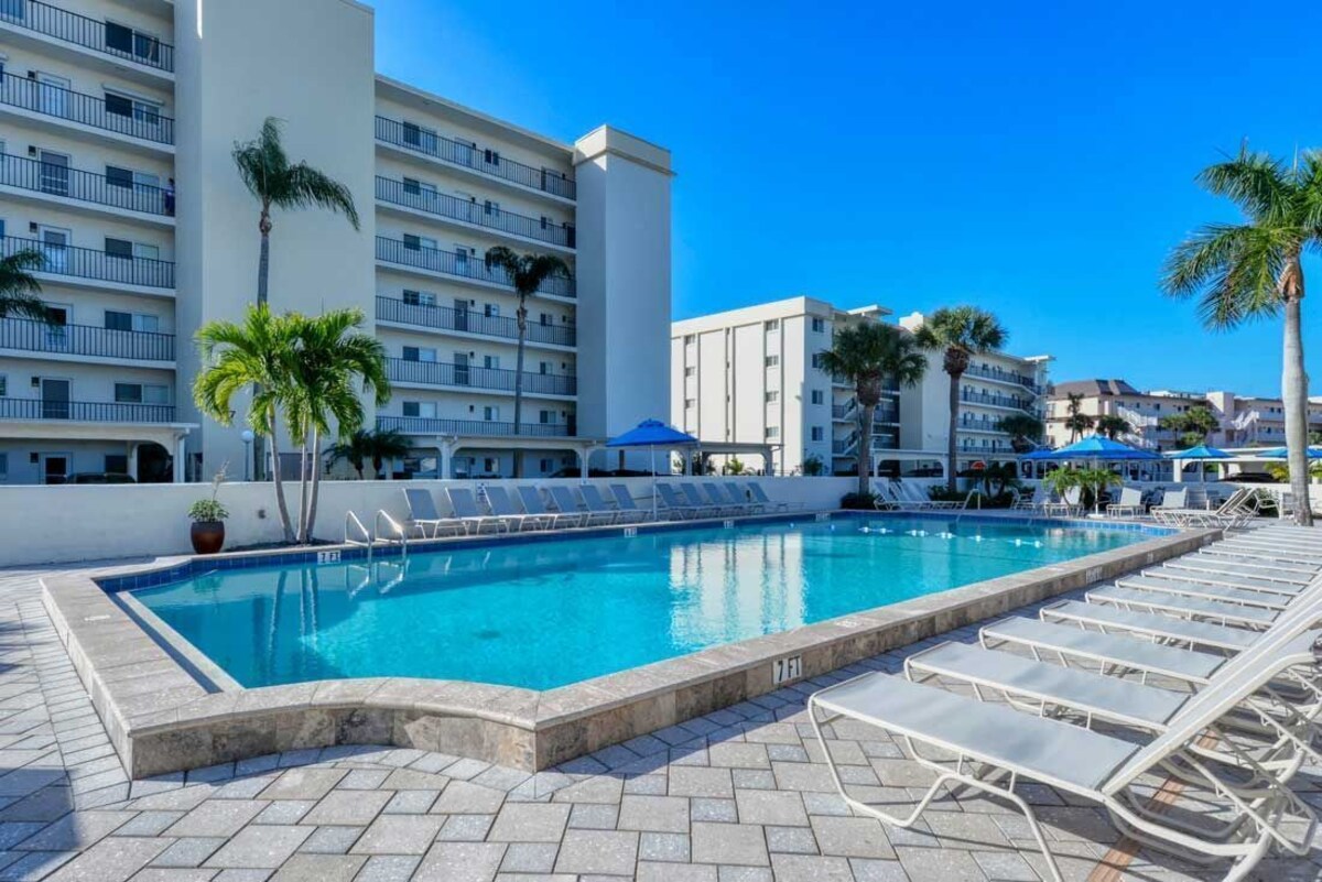 195 per night extended through Jun 28! Check out this 4th floor Siesta Key unit!