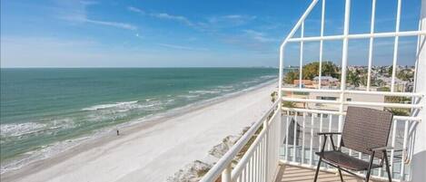 Private top floor balcony!