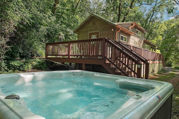 Private Hot Tub!