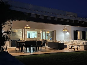 Villa Esmee by night