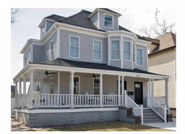 Completely renovated Victorian home built in 1909!