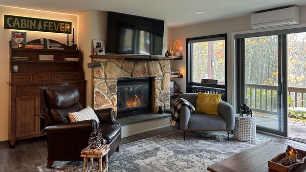 Spacious living room w wood burning fireplace.