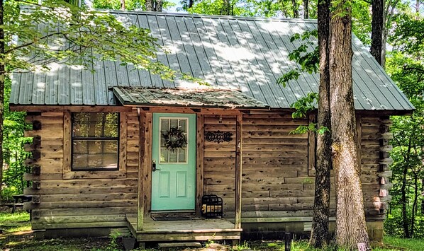Cabin 4 with newly updated door color