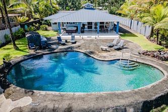 Hilo Shangrila - Oceanfront, Pool and Hot Tub Private Vacation Rental