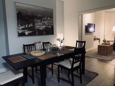 Luxurious & Stylish Home - Central - Free Parking