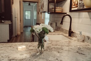 Kitchen, granite counters