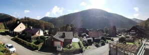 Blick vom Balkon im Sommer