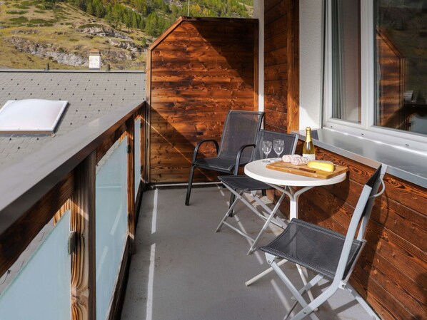 Table, Furniture, Window, Wood, Chair, Building, Outdoor Furniture, Architecture, Floor, Flooring