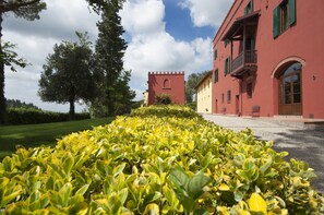 Building Exterior, Outdoor