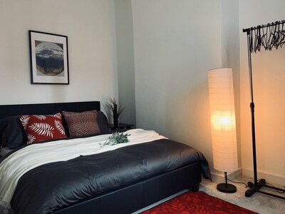 Stylish, Spacious & Luxurious Space - 2 Bedroom house with PARKING