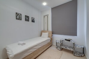 Second bedroom with single bed 