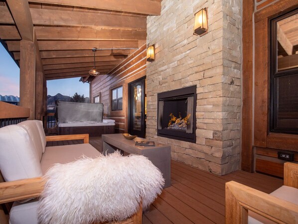 Outdoor patio with fireplace and hot tub