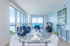 Miami Miami Beach 1 Bedroom Corner Oceanfro Dining Room