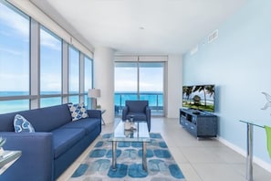 Miami Miami Beach 1 Bedroom Corner Oceanfro Living Room