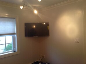 M bedroom smart Tv