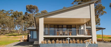 Neagles Retreat Villa 2 - Luxury Accommodation in the Clare Valley SA 