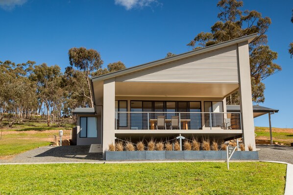 Neagles Retreat Villa 2 - Luxury Accommodation in the Clare Valley SA 