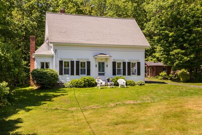 1875 Classic New England Cape Nestled Only 1 Mile From York Beaches York Beach 1875 Classic New England Cape Nestled Only 1 Mile From York Beaches York Beach