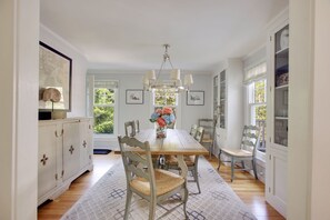 Dining room off kitchen