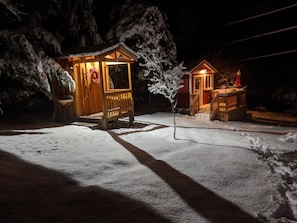  Cozy Cabin and Shower House in winter