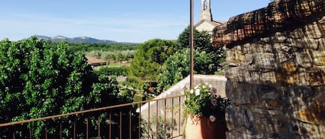 Maison de village avec jardin et terrasse avec vue