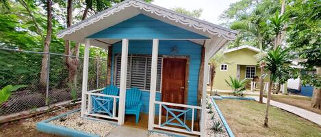 Welcome to Caribbean Blue Private Cottage, located at Bak a Yaad.