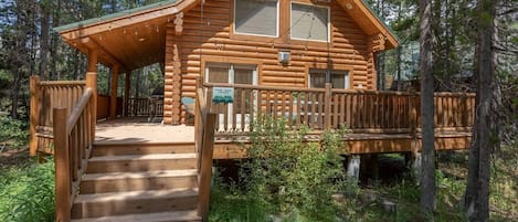 Welcome to the amazing Peaceful Pines! Enjoy afternoons relaxing in the shade on this great deck.
