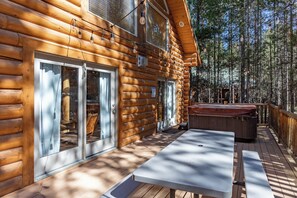 Unwind with a private hot tub and enjoy meals at the picnic table!