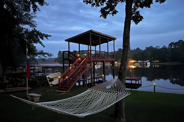 Pappy's Poop Deck - enjoy a relaxing evening atop the highest dock on the lake! 