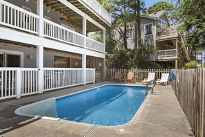VOH22: The Hunkerdowner l Private Pool Area