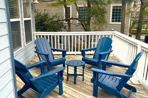 VOH22: The Hunkerdowner l Top Level Sun Deck
