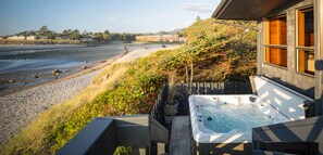 Oceanfront 6-person spa