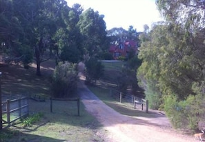 Driveway to Valley View cottages