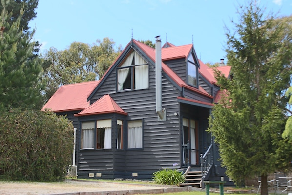 Steps to the 1BR Studio cottage