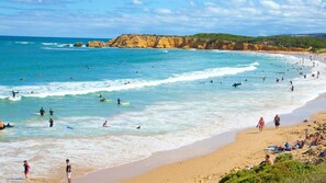 Just a short stroll to Torquay Surf Beach (950m) 