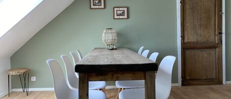 Dining table 1 (9p)