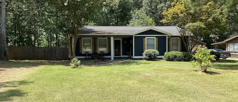 Remodeled Cabin with plenty of parking