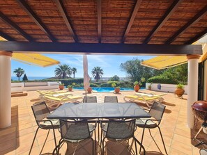 Terrace with view to the sea