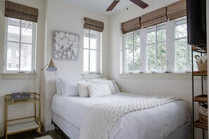 Carriage House: Guest Bedroom