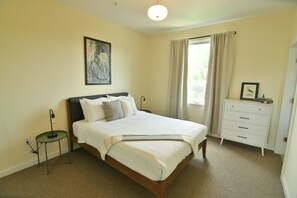 Bedroom #1 (Queen Bed)